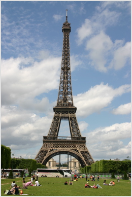 Looking back the Champ de Mars