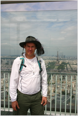 John & Tour Eiffel