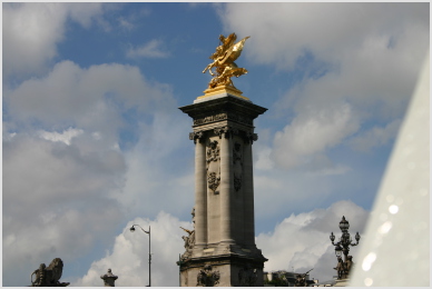Gold statue
