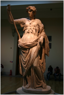 statue