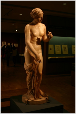 statue