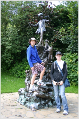 Peter Pan statue