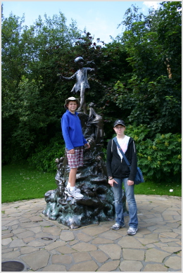 Peter Pan statue